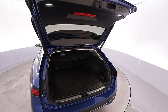 Volkswagen Passat 13 of 23