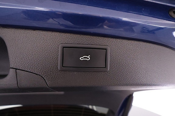 Volkswagen Passat 15 of 23