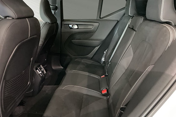 Volvo XC40 8 of 23