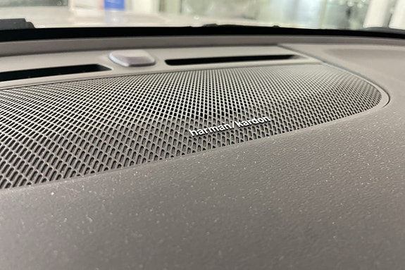 Volvo XC40 23 of 23