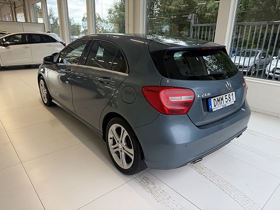 Mercedes-Benz A200 3 of 5