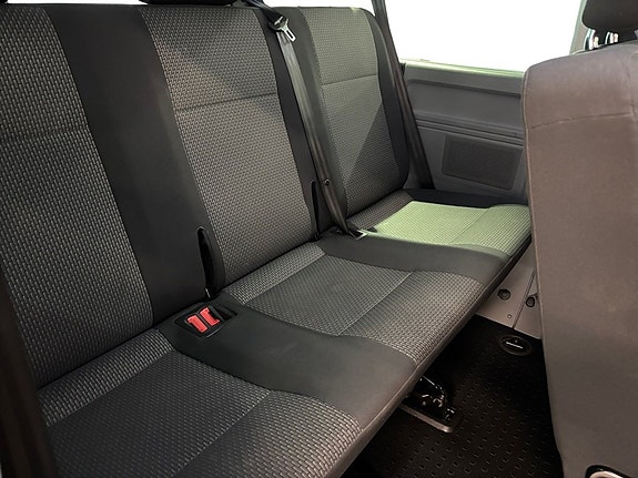 Volkswagen Caravelle 8 of 12