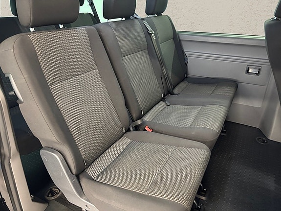 Volkswagen Caravelle 7 of 12