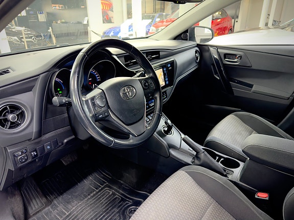 Toyota Auris 8 of 14
