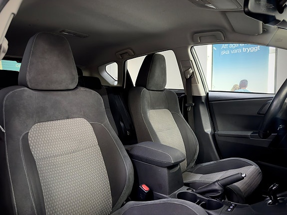 Toyota Auris 7 of 14