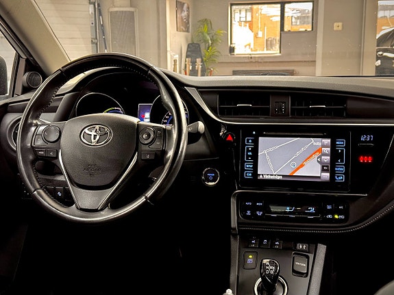 Toyota Auris 12 of 14