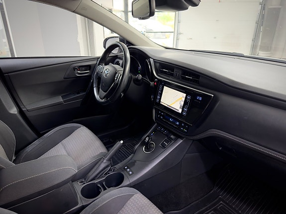 Toyota Auris 9 of 14