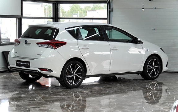 Toyota Auris 4 of 5