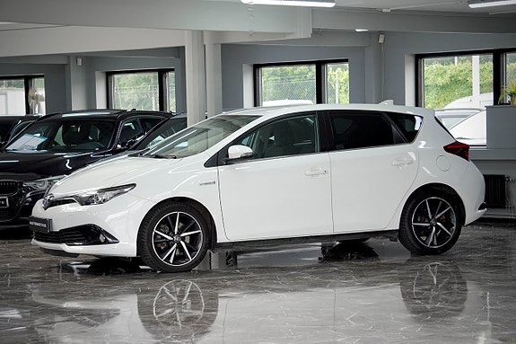 Toyota Auris 5 of 5