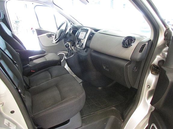 Renault Trafic 11 of 18