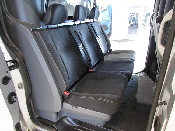 Renault Trafic 12 of 18