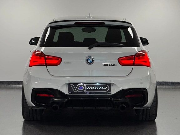 BMW M140i 7 of 20