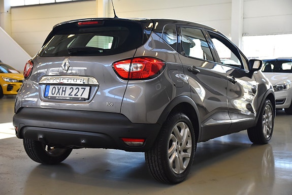 Renault Captur 3 of 5