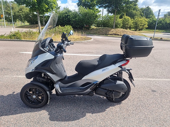 Piaggio MP3 300 HPE 3 of 7