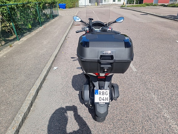 Piaggio MP3 300 HPE 2 of 7