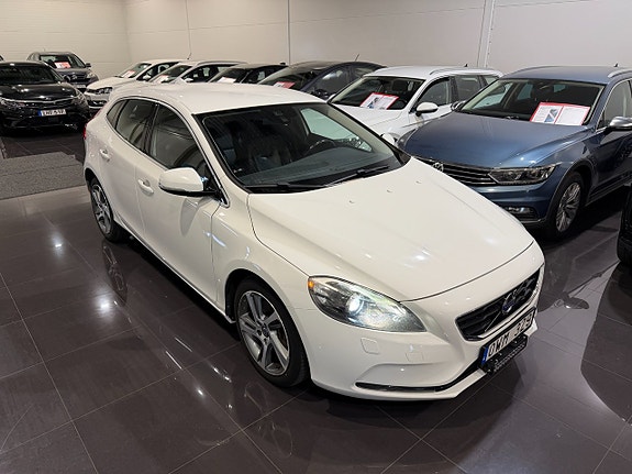 Volvo V40 8 of 21