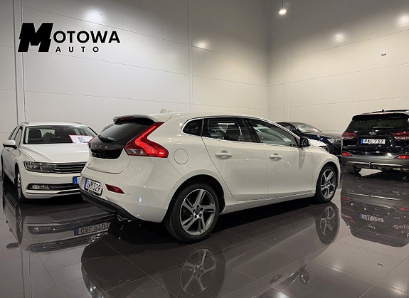 Volvo V40 2 of 21