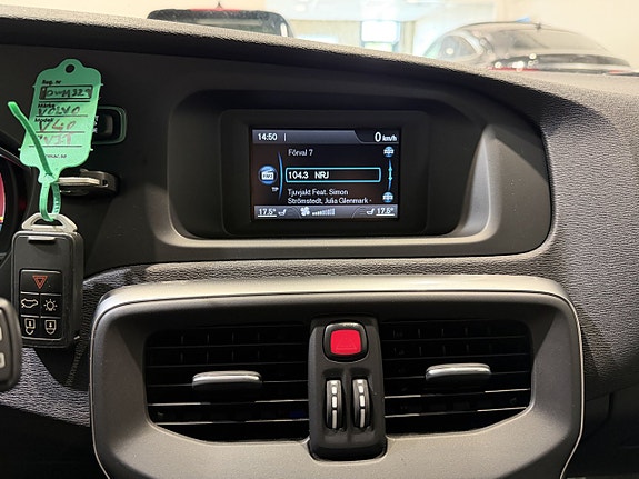 Volvo V40 15 of 21