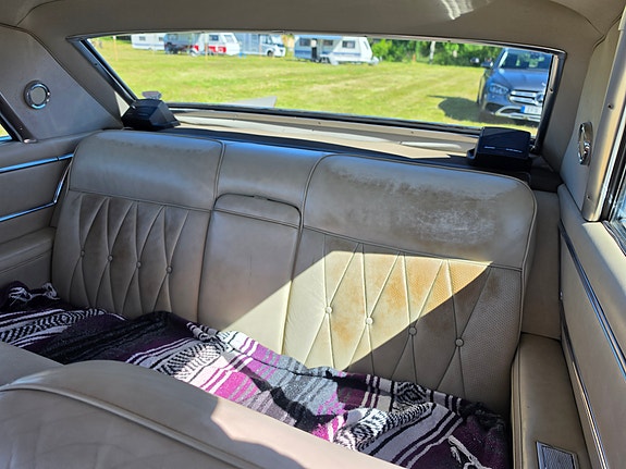 Cadillac Deville 5 of 5