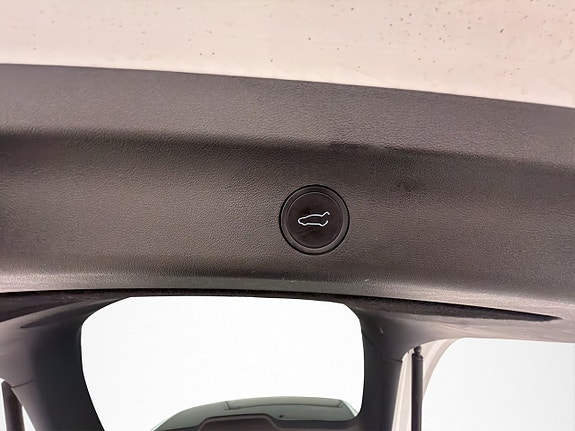 Tesla Model Y 29 of 30