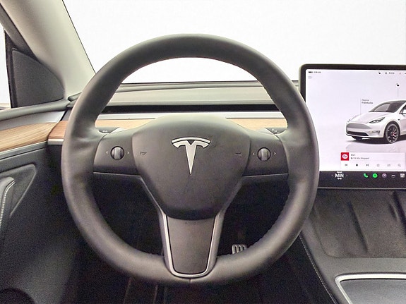 Tesla Model Y 13 of 30