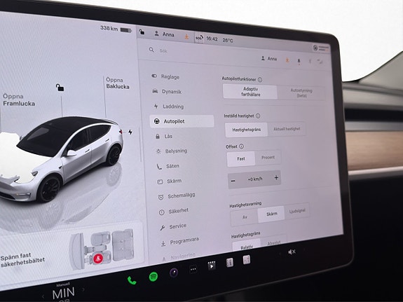 Tesla Model Y 20 of 30