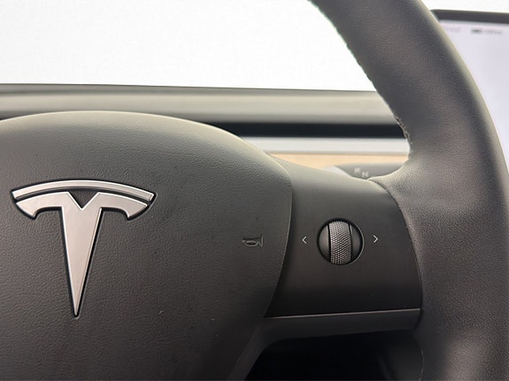 Tesla Model Y 15 of 30