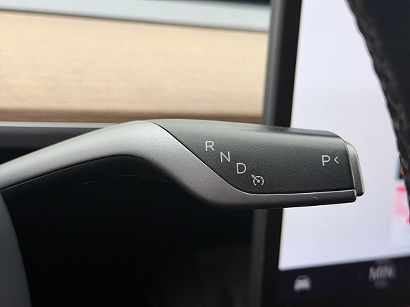 Tesla Model Y 16 of 30