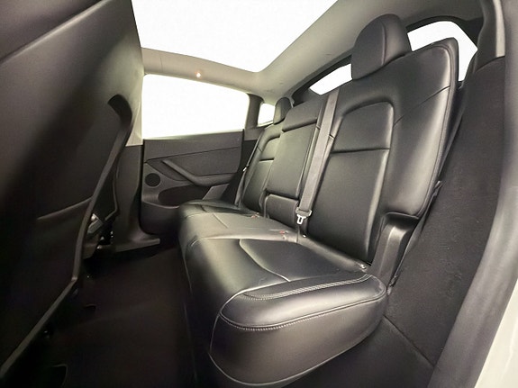 Tesla Model Y 27 of 30