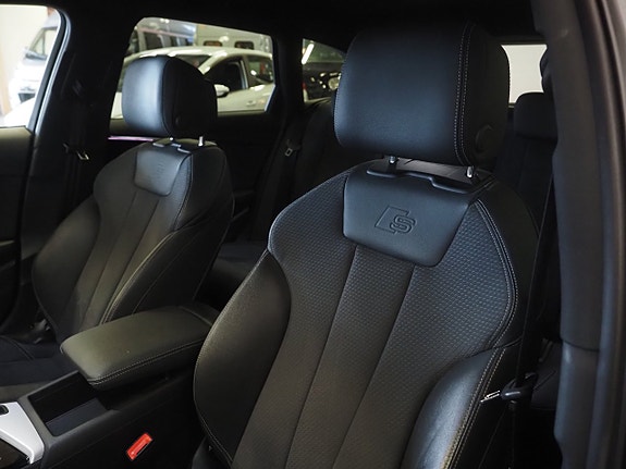 Audi A4 14 of 25