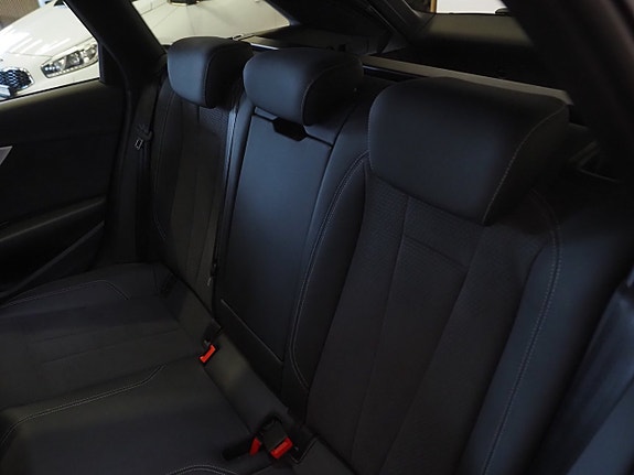 Audi A4 13 of 25