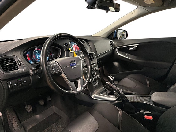 Volvo V40 7 of 17