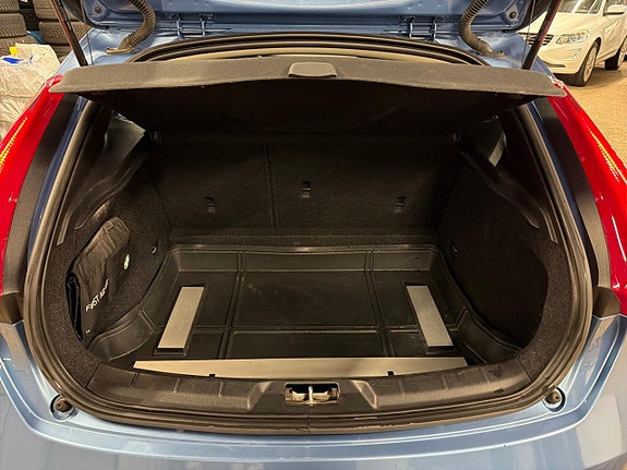Volvo V40 17 of 17