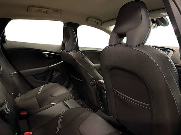Volvo V40 10 of 17