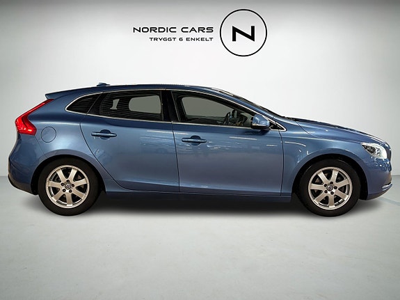 Volvo V40 5 of 17