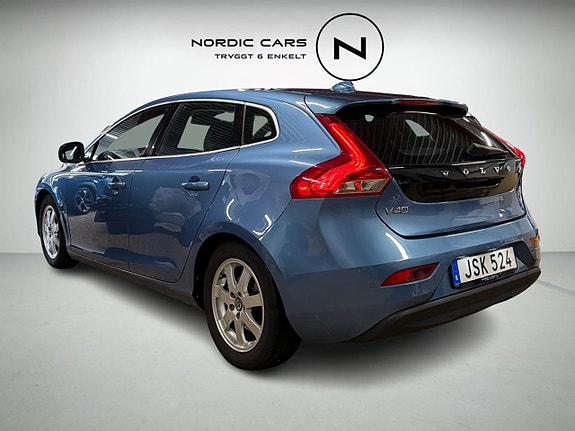 Volvo V40 2 of 17
