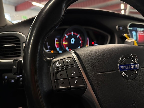 Volvo V40 15 of 17