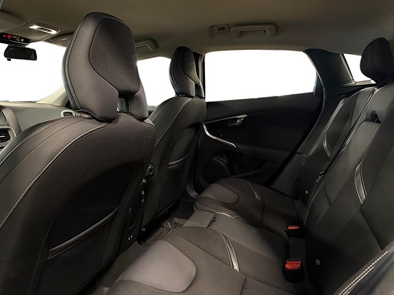 Volvo V40 9 of 17