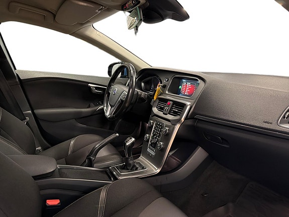 Volvo V40 8 of 17