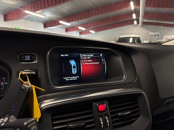 Volvo V40 13 of 17