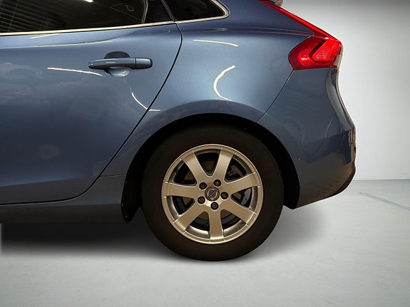 Volvo V40 6 of 17