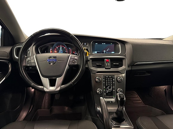 Volvo V40 11 of 17