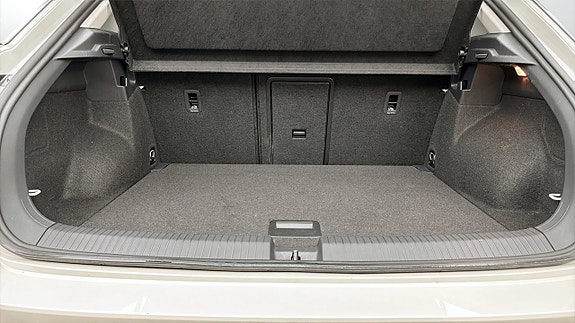 Volkswagen T-Roc 12 of 12