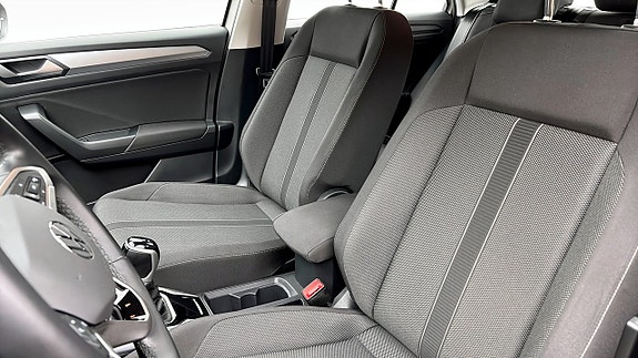 Volkswagen T-Roc 8 of 12