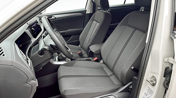 Volkswagen T-Roc 8 of 12