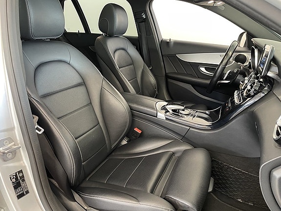 Mercedes-Benz C220 11 of 24
