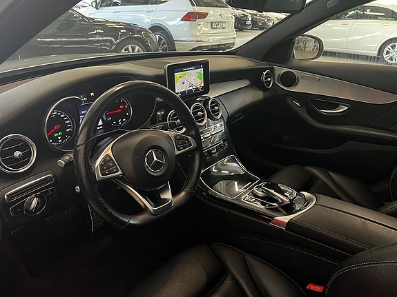 Mercedes-Benz C220 11 of 16