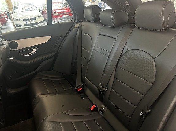 Mercedes-Benz C220 9 of 16