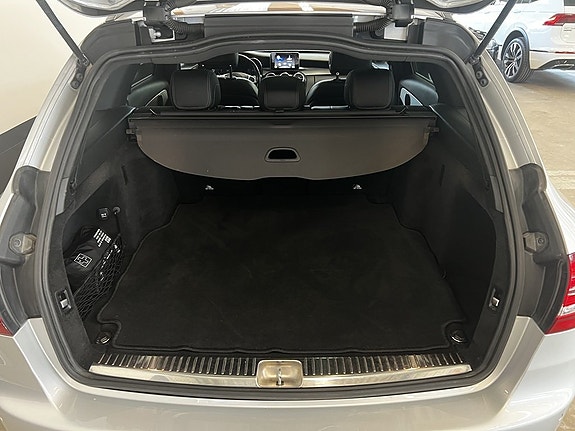 Mercedes-Benz C220 8 of 16