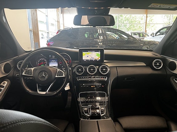 Mercedes-Benz C220 10 of 16